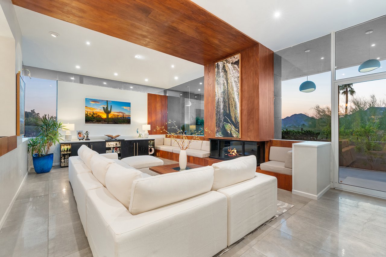 5905 N ECHO CANYON Lane