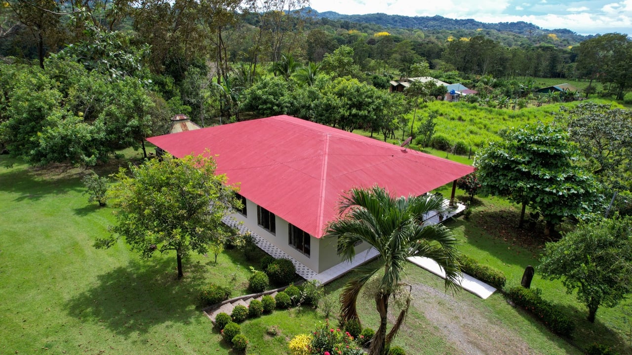 House for Sale in Ojochal, Costa Rica – Traditional Charm on 2.75 Acres