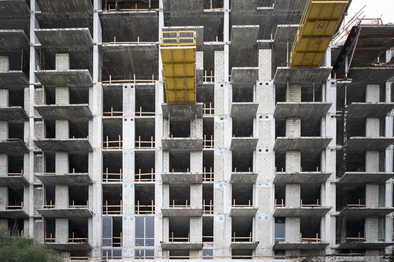 February 2025 | 171-Unit Domus Brickell Park Reaches Topping Off Milestone