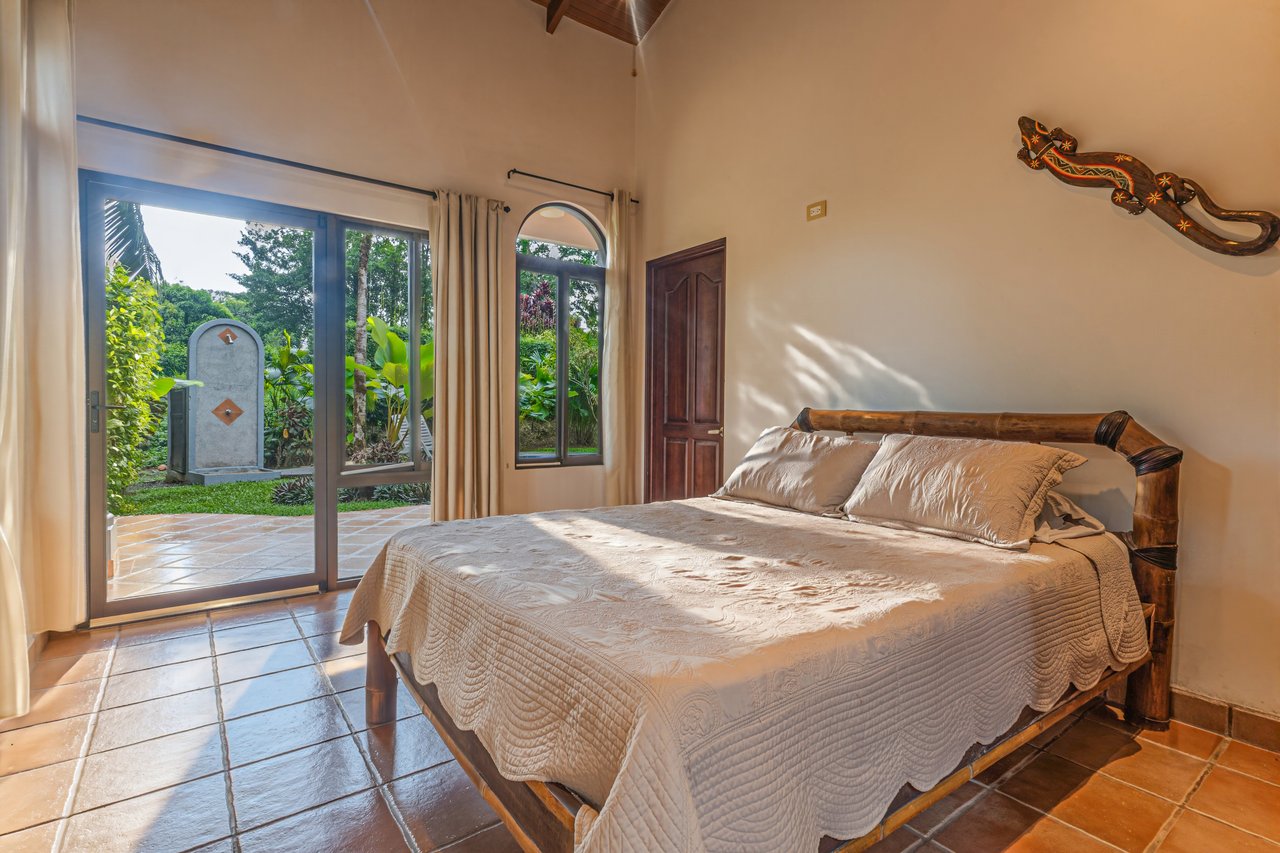Ojochal Tropical Retreat | 4 Ensuite Bedrooms, Pool & Outdoor Living