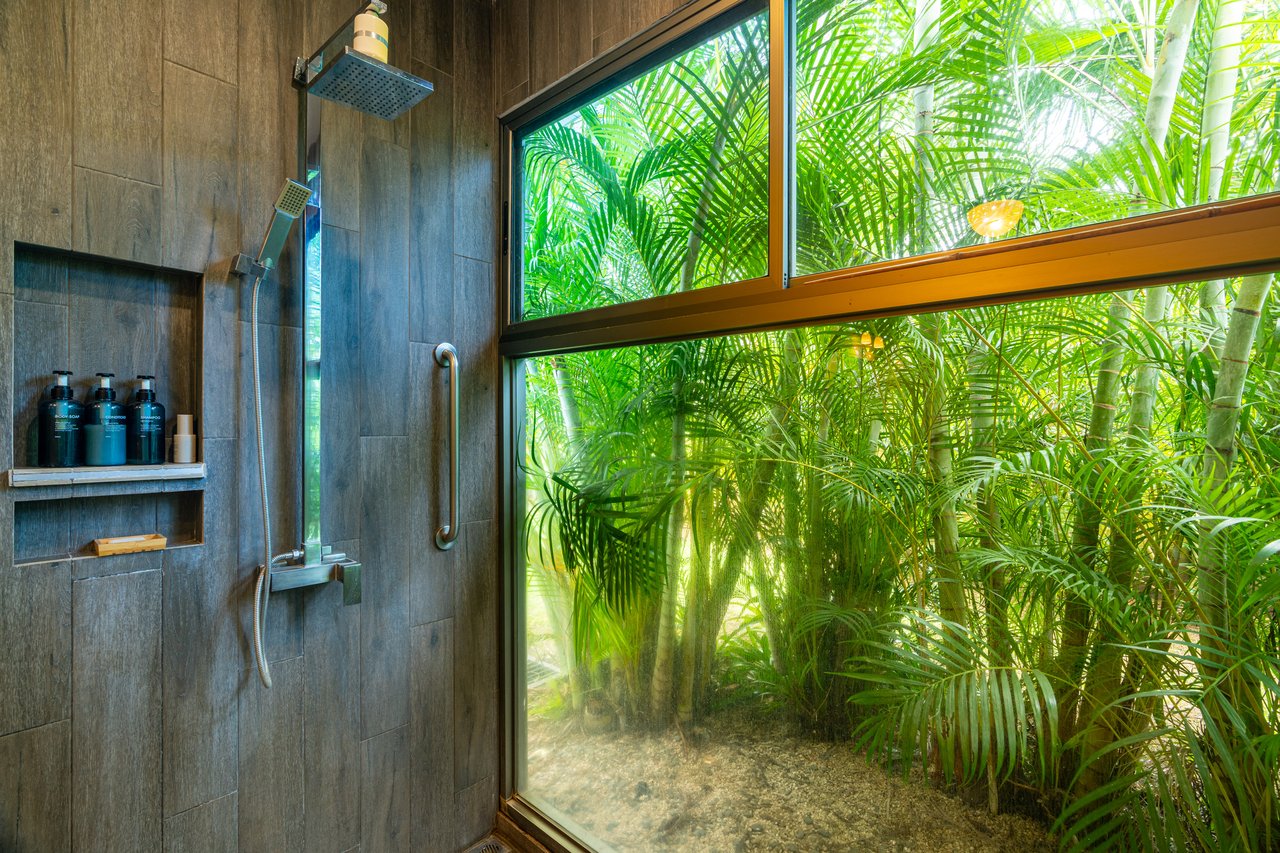 Bali Style Beach House with 2 Bedroom Casita
