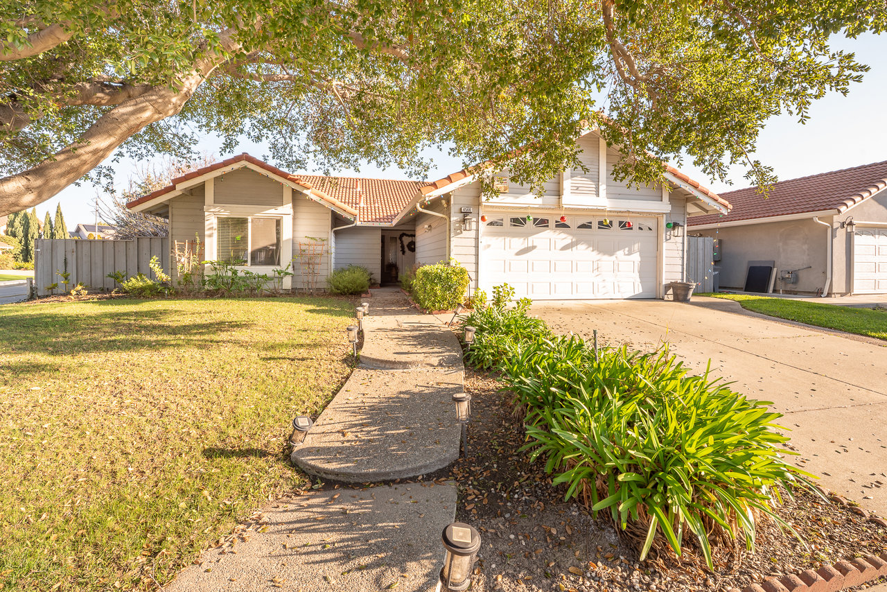 Stunning One level Ponderosa - Large corner lot!