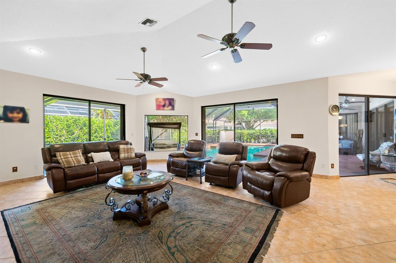 coral-springs-home-sold-living