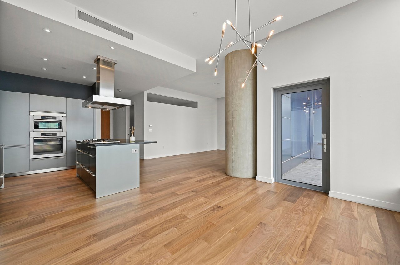 210 Lavaca St#2011