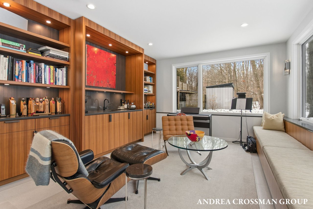 6919 Bendemeer Drive