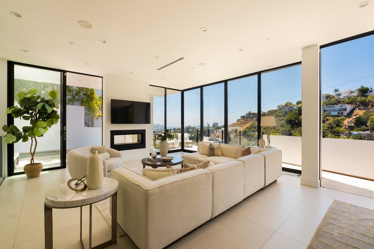 1516 Forest Knoll Dr, Sunset Strip