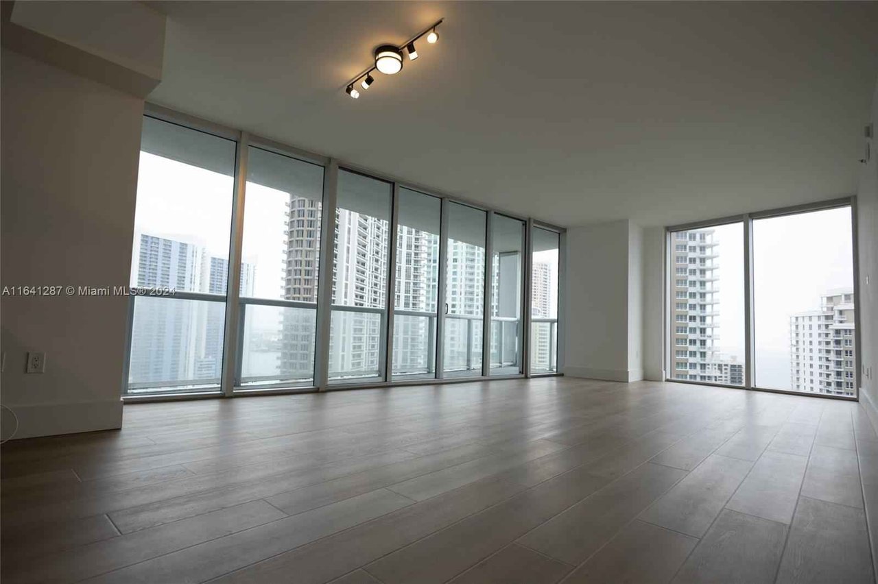 495 Brickell Ave Unit 2102