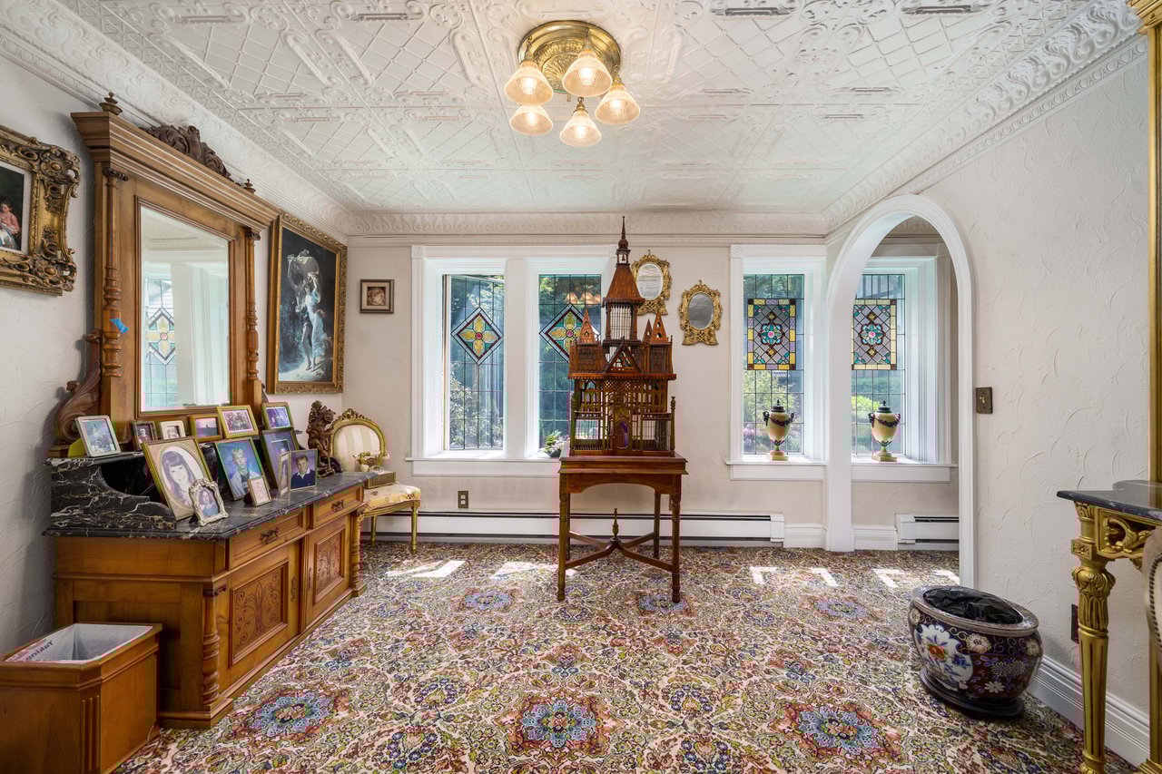 4 Thornewood Lane SW