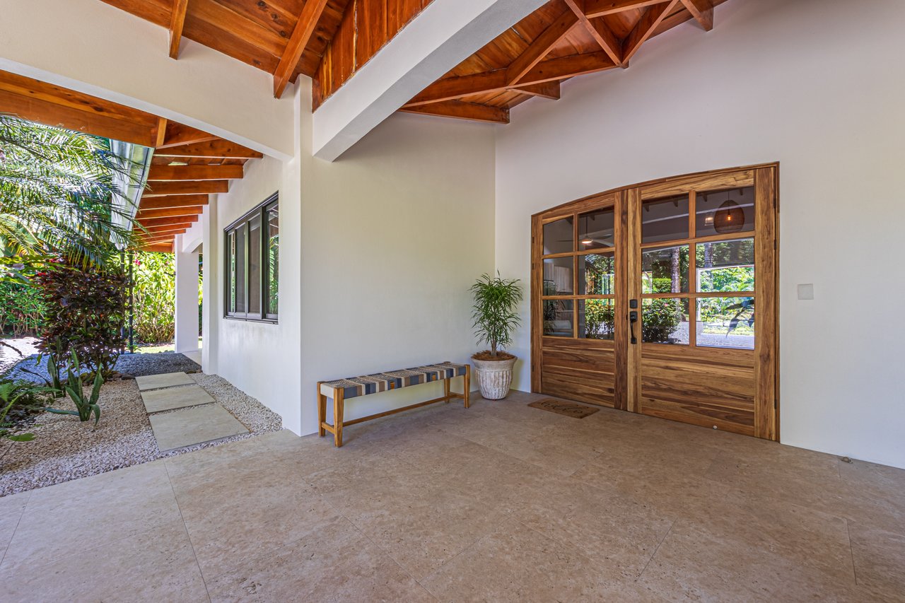  Luxury Homestead  Conveniently Located