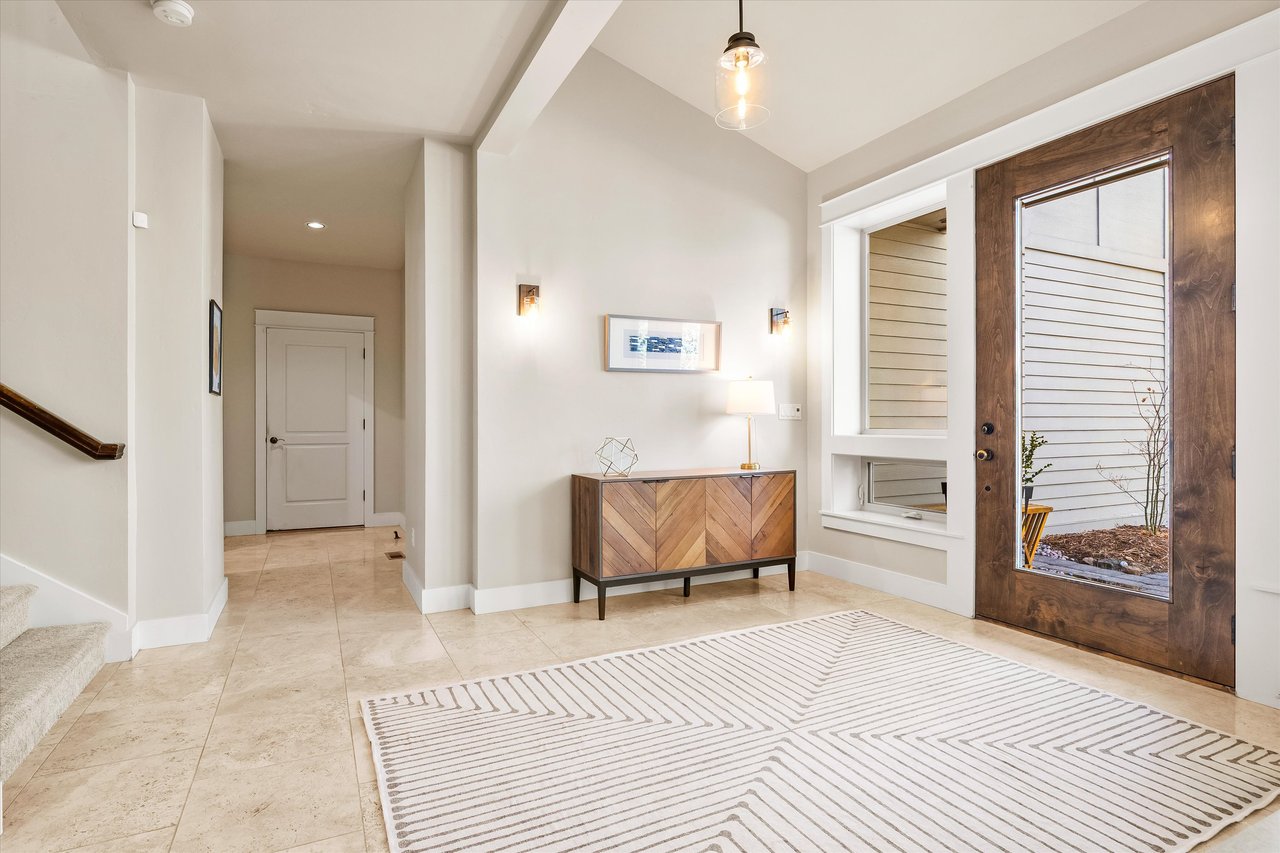 2589 NW Champion Circle