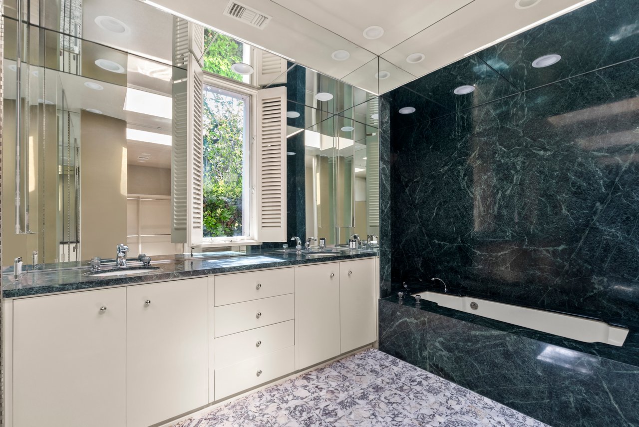 9032 Thrasher Ave, sunset strip