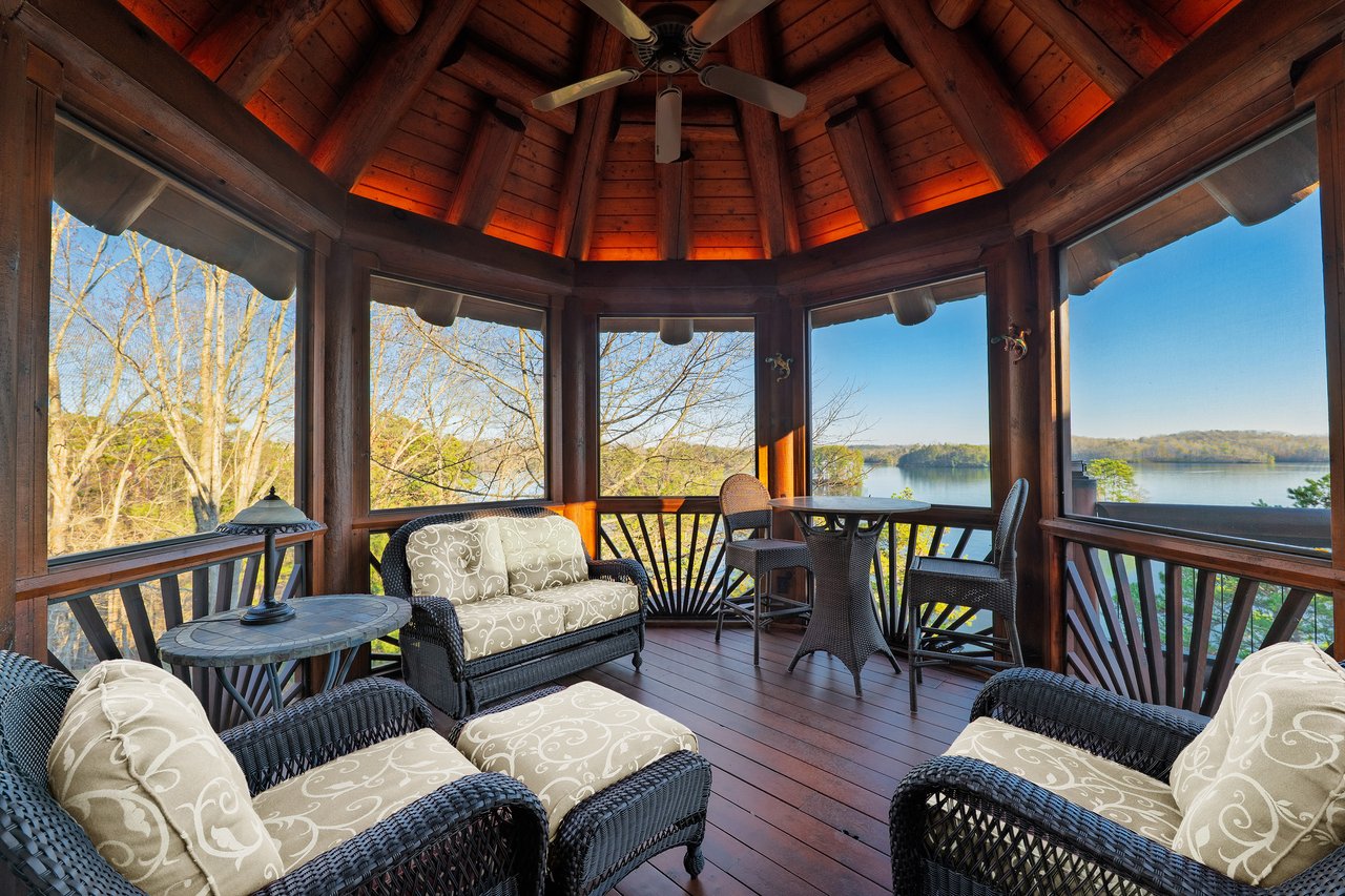 3406 Thunder Point