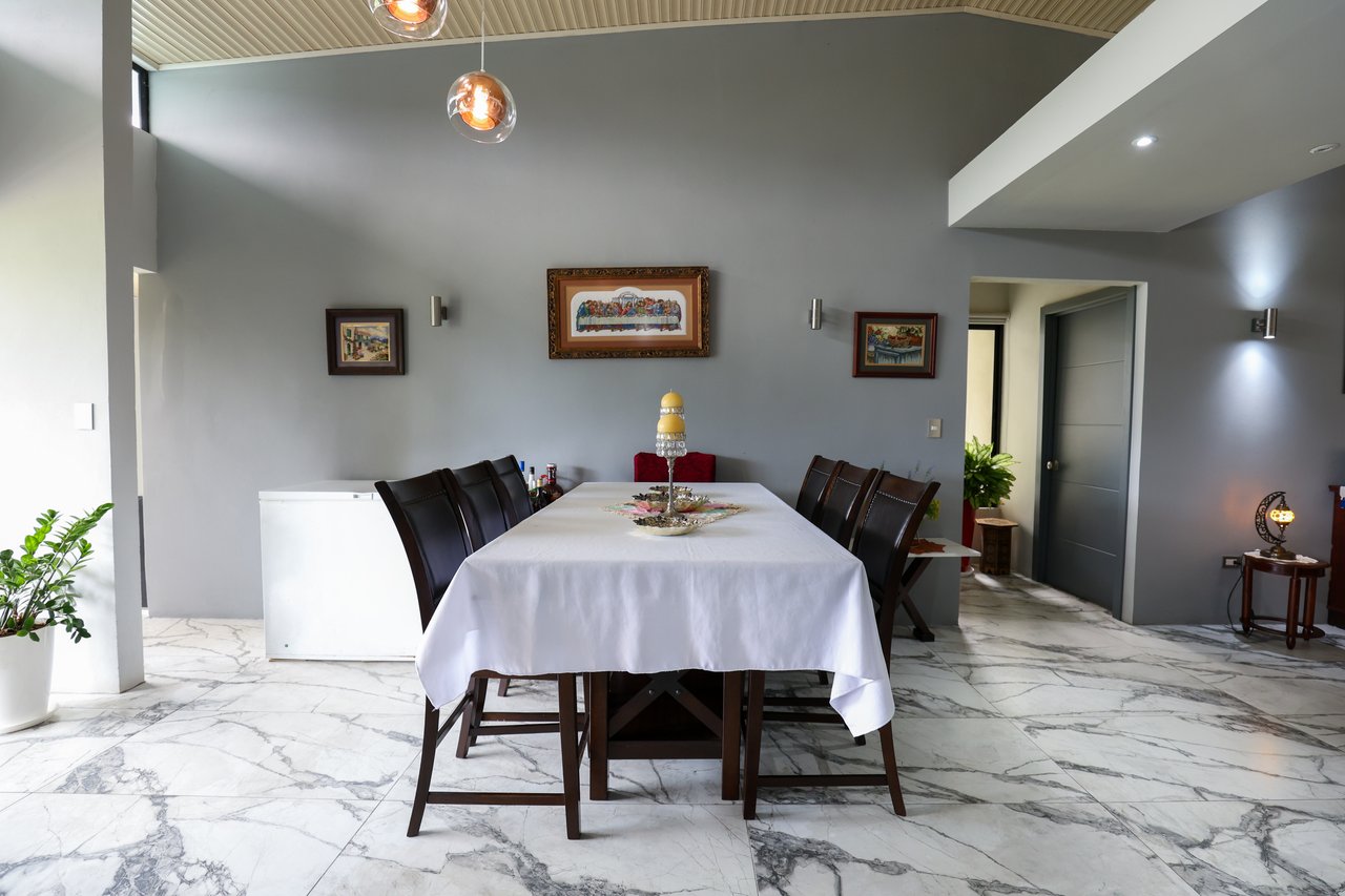 5-BEDROOM CHIRRIPO MOUNTAIN VIEW HOME WITH EASY ACCESS, PREMIUM FINISHES, FRUIT TREES AND LANSCAPED – 0.22 ACRES