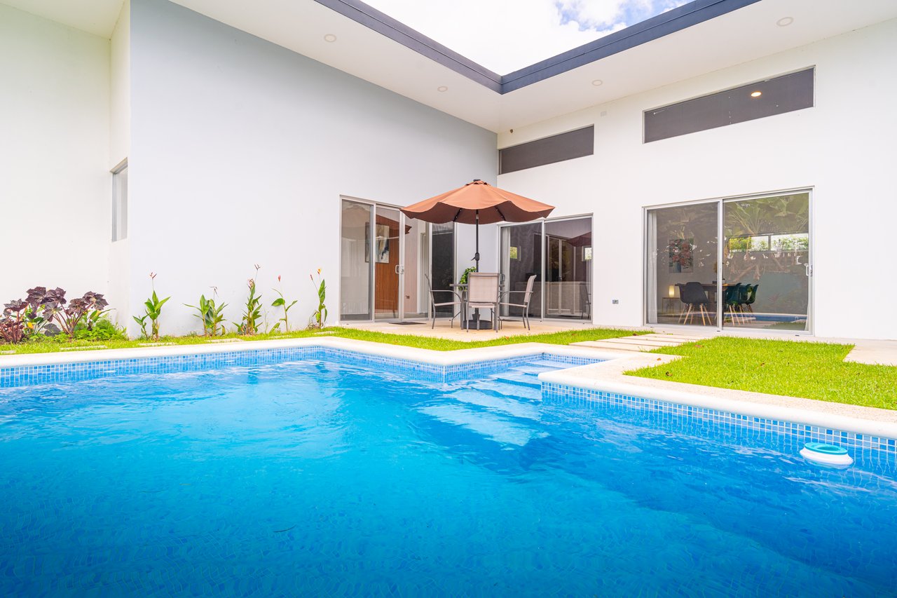 Brand New Home! Nature Lovers Escape by Uvita's Bamboo Forest and Swimming Holes