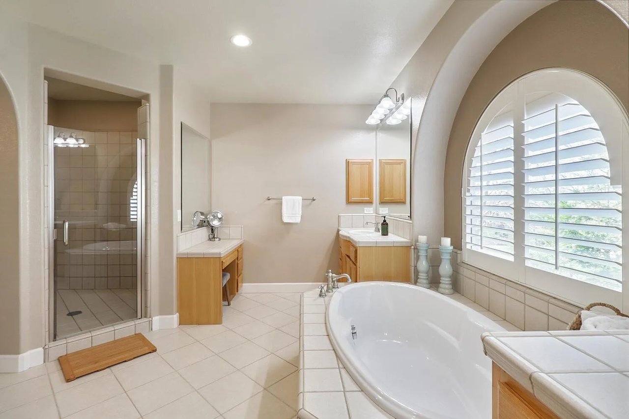 2200 Red Hawk Ct