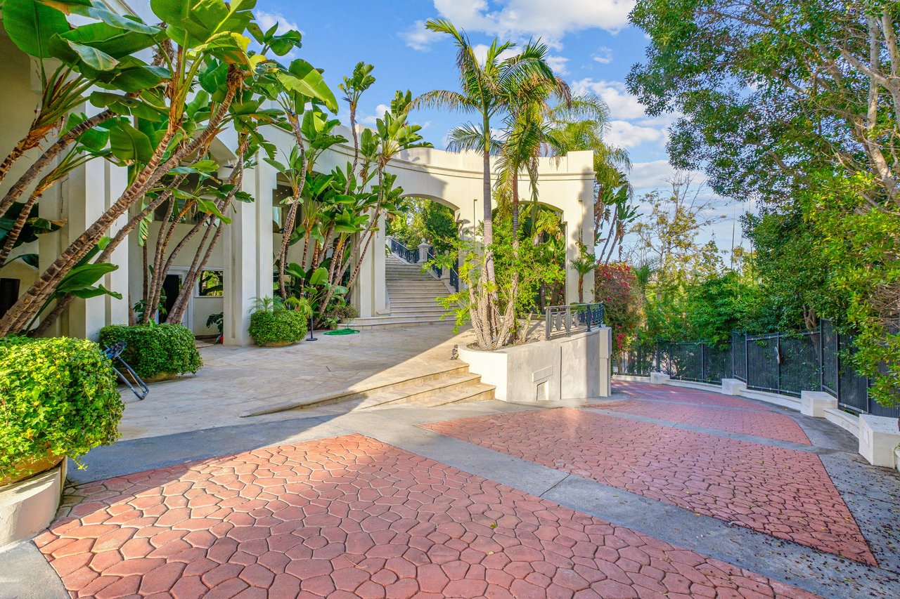 1235 Sierra Alta Way