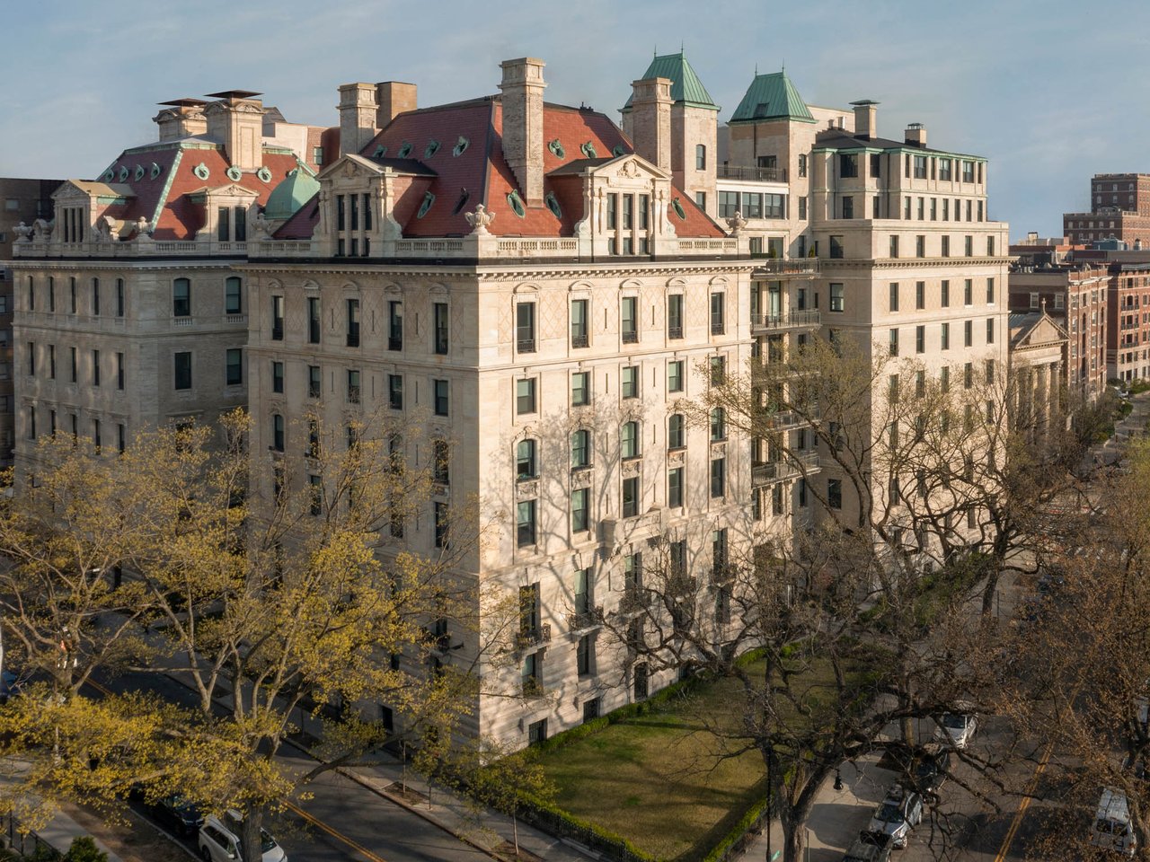 Manhattan Luxury Report: April 21, 2025 - April 27, 2025