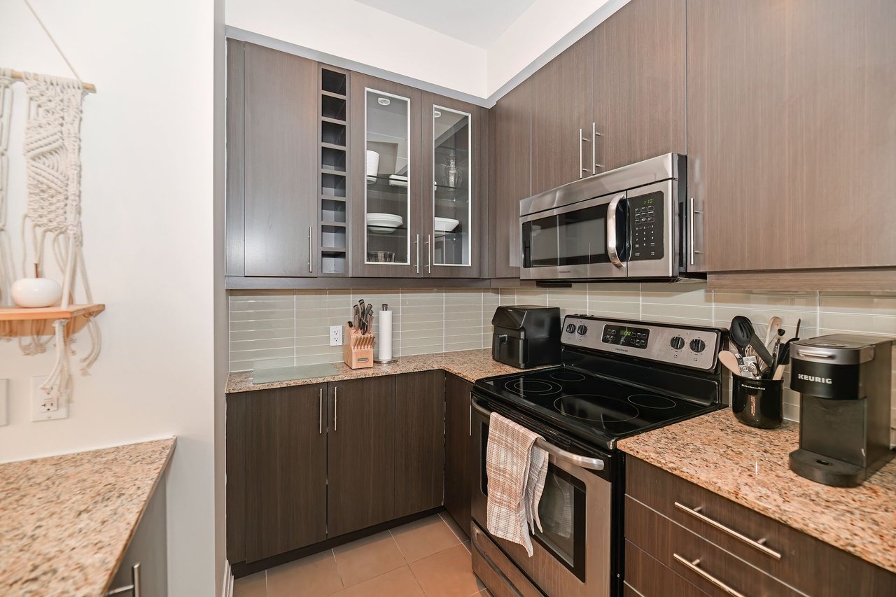 530 St Clair Ave W Unit: 1605