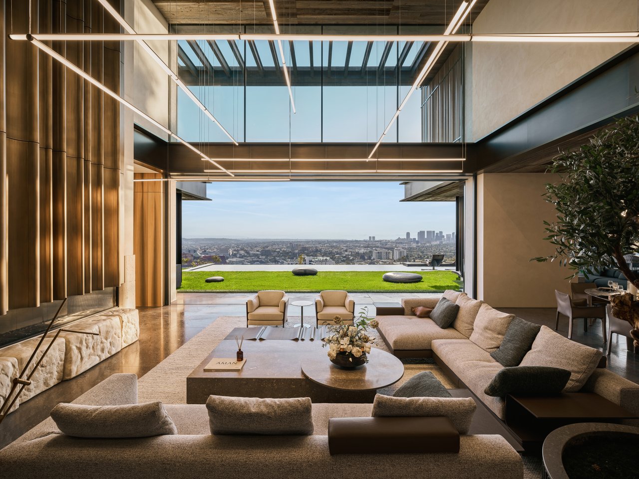 8741 St Ives Dr, Hollywood Hills