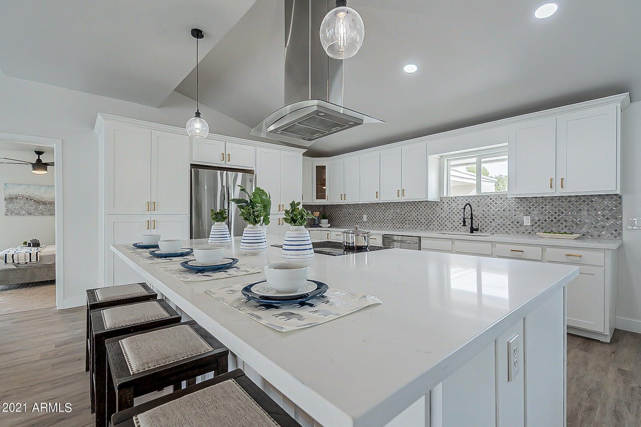 1202 W Bethany Home Rd
