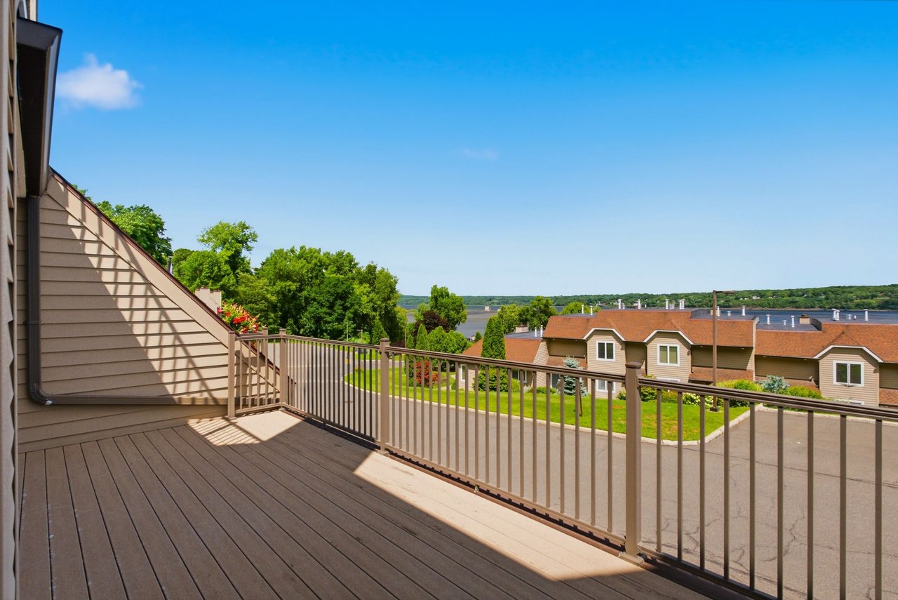 44 Riverview Condo
