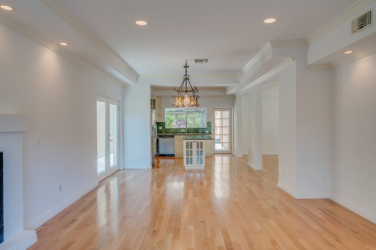 3130 Hollycrest Dr. 