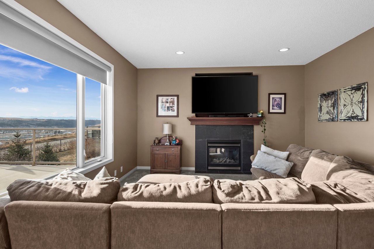 98 Tuscany Ravine Close NW