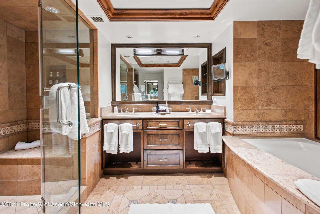 315 E Dean Street, Unit B33-C4