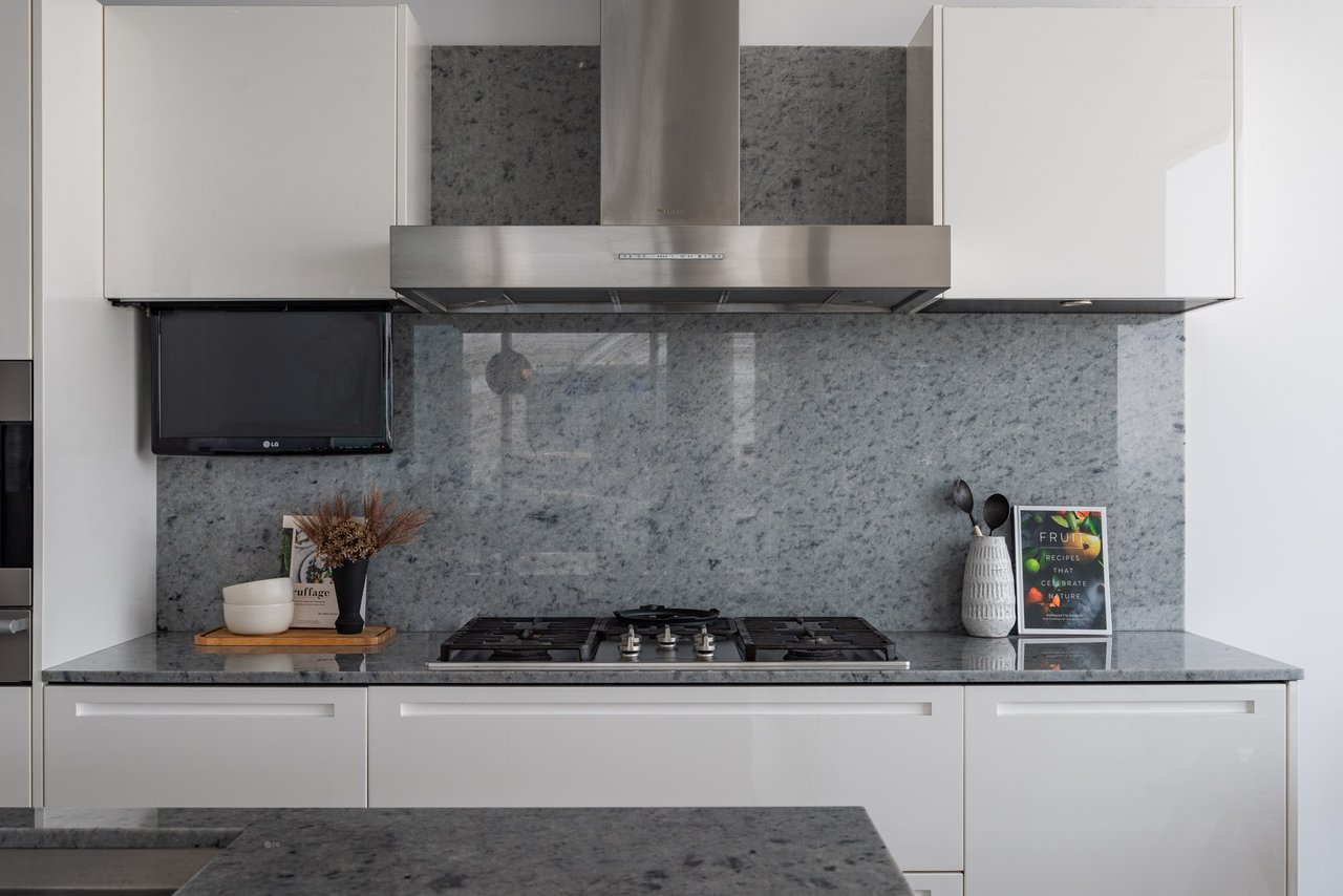 Suite 6104- 180 University Avenue