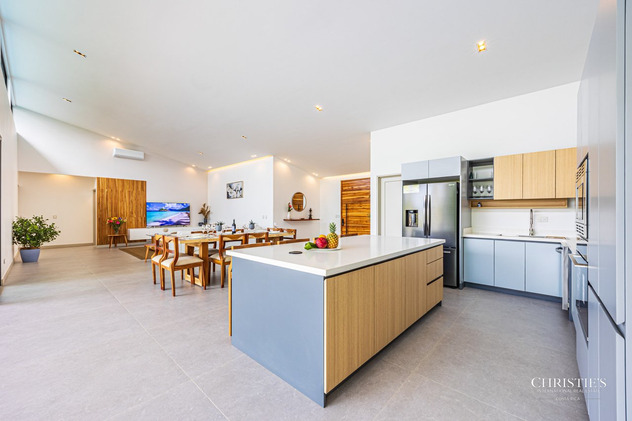 Casa Iguana Turnkey Tropical Paradise