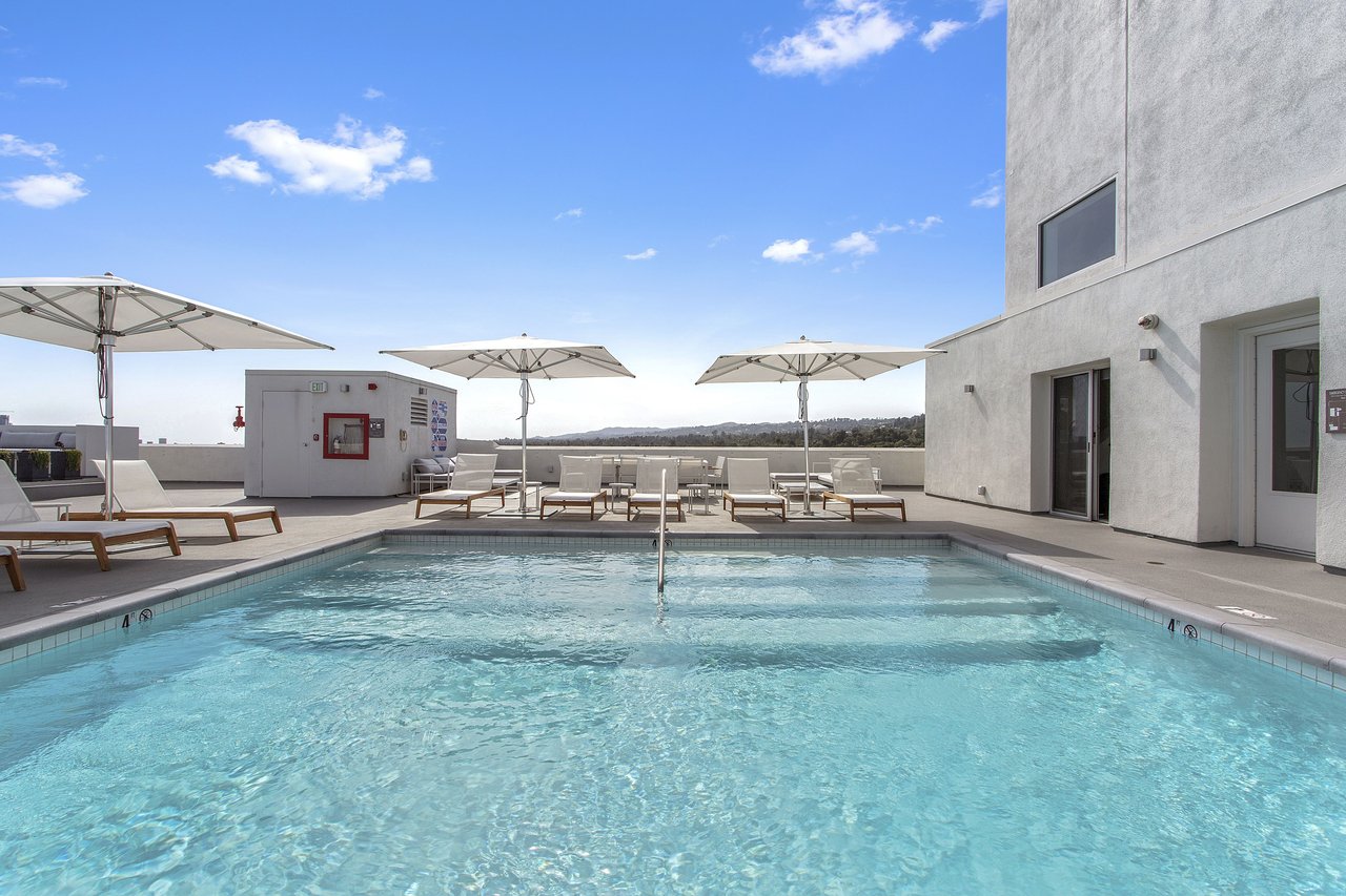 Prestigious Plaza Towers | 5-Star Amenities - Full Service Building