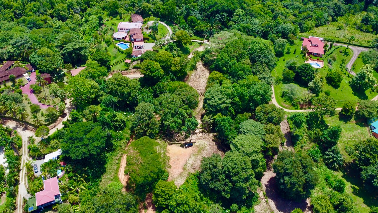 Build-Ready Lot in Ojochal’s Calle Cacique | Easy Access & Stunning Mountain Views