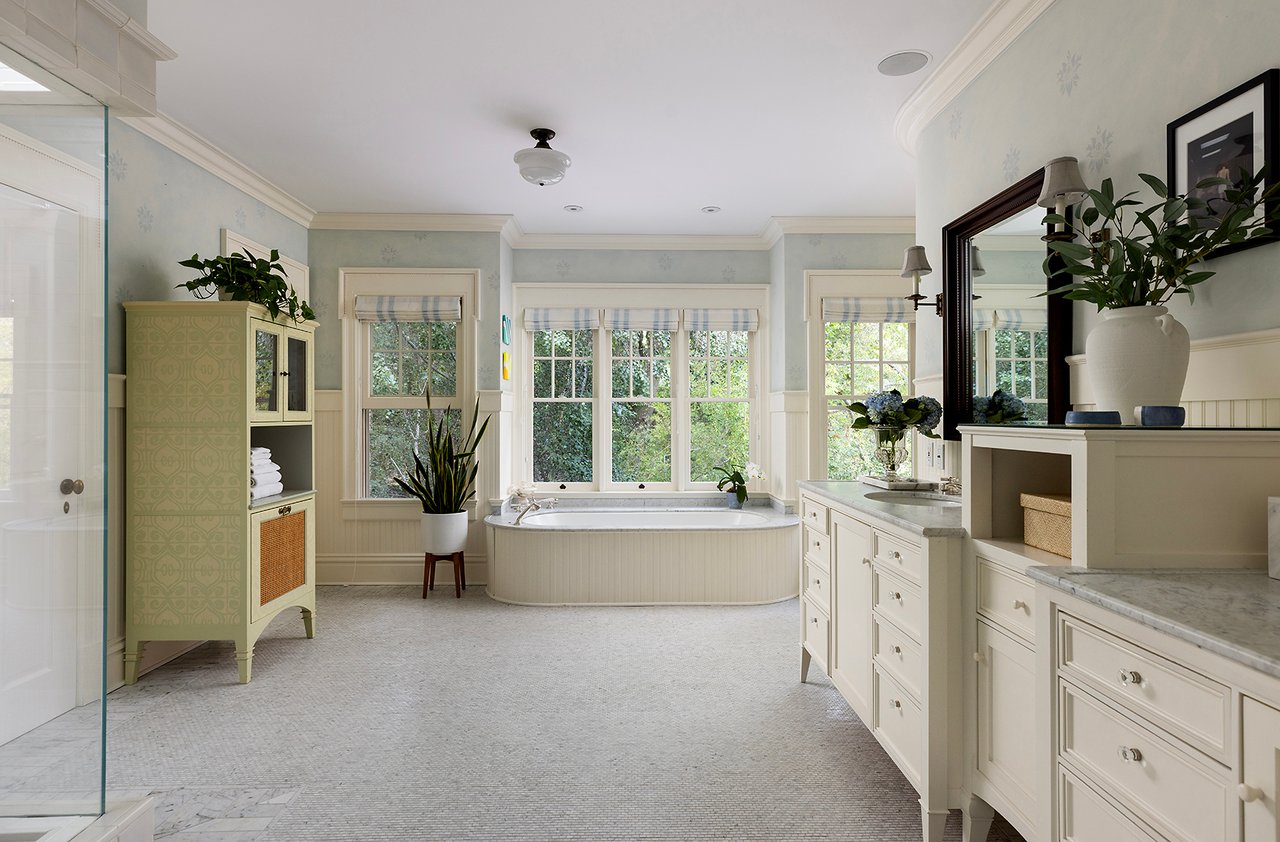 2041 Mandeville Canyon Road