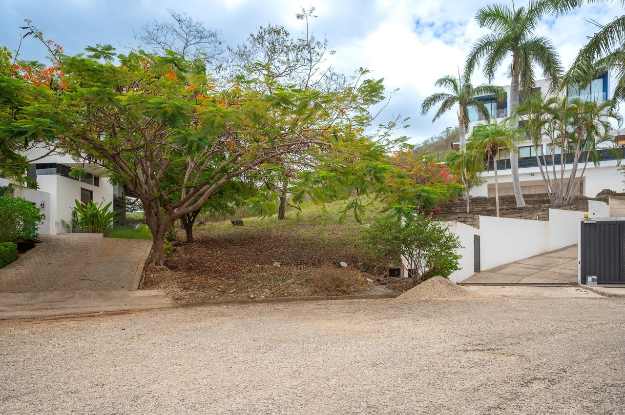 851 M2 RESIDENTIAL LOT - ALTOS DE FLAMINGO 