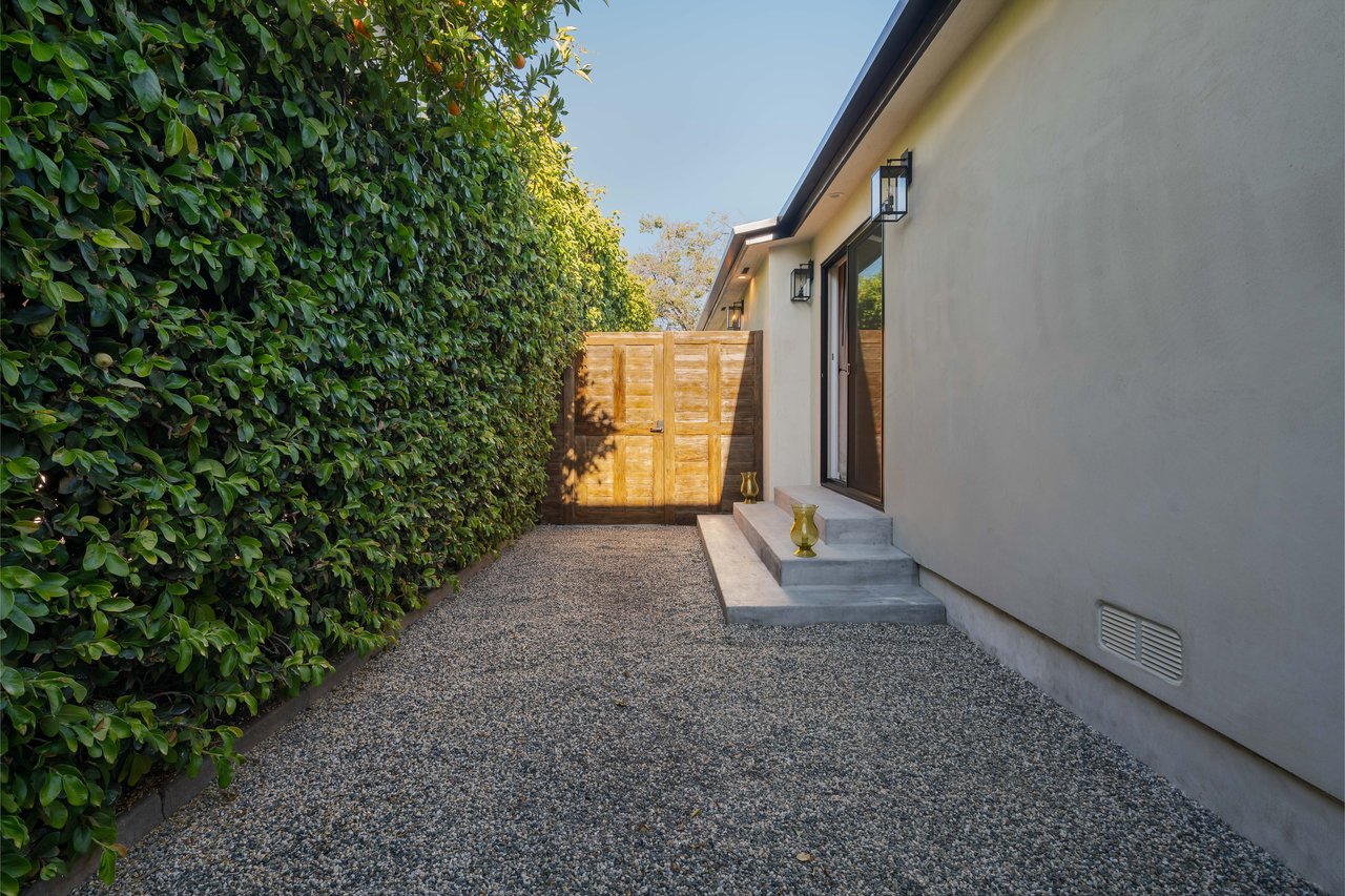 133 N La Jolla Avenue