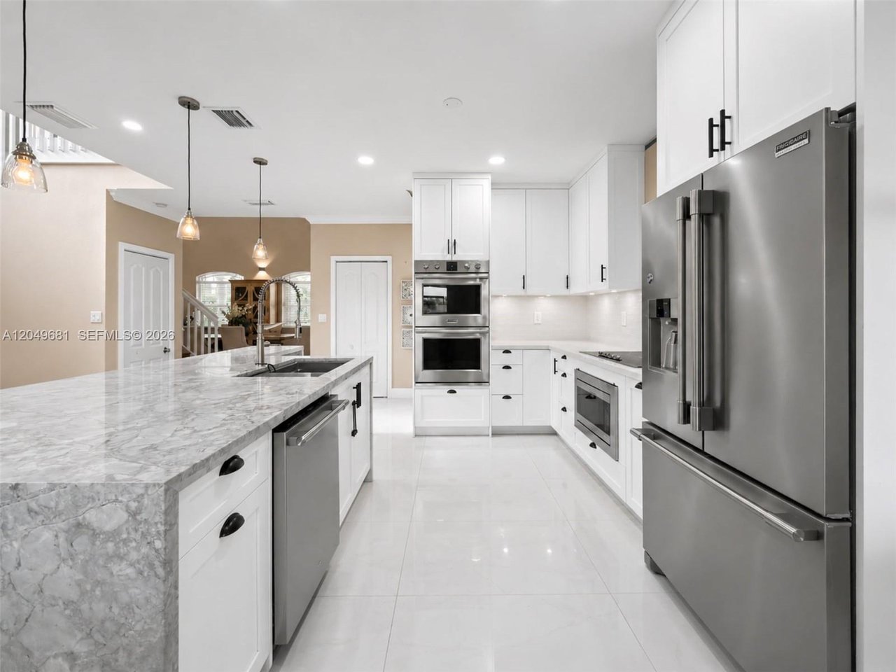 16519-sw-67-terrace-miami-home-for-sale-kitchen