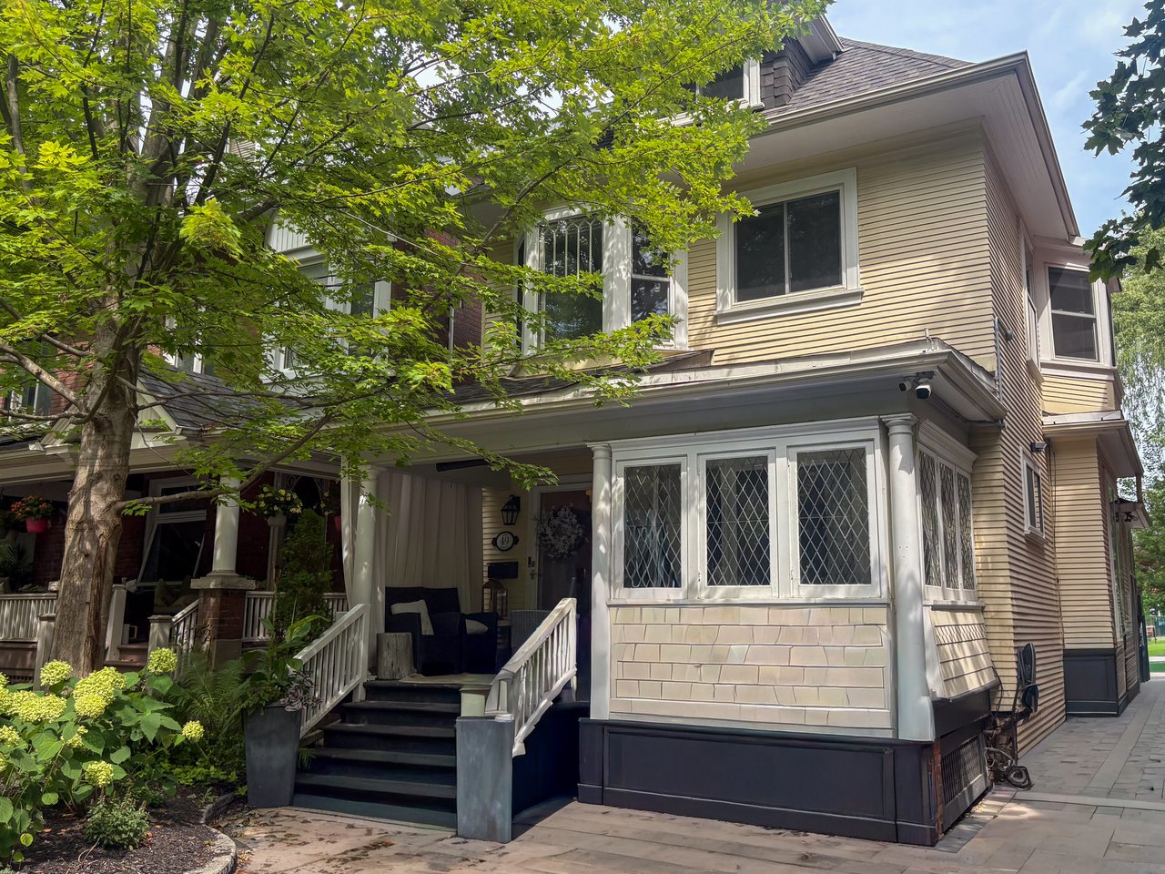 49 Lee Avenue