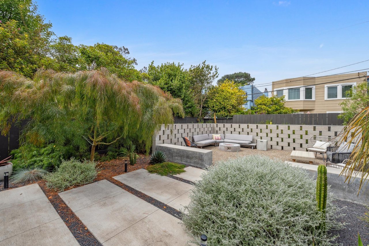 155 Evelyn Way