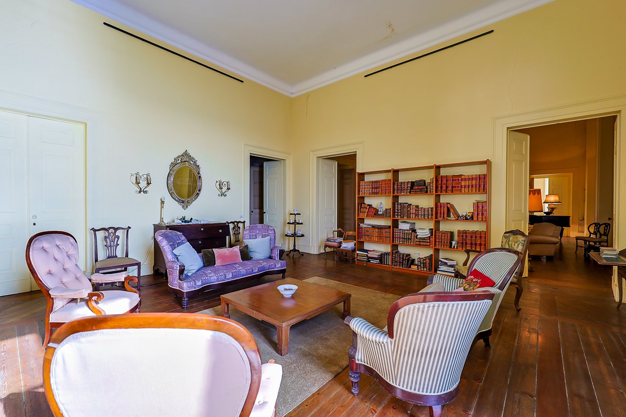 Quinta do Relógio: Historic 19th-Century Waterfront Palacete in Paço de Arcos, Oeiras