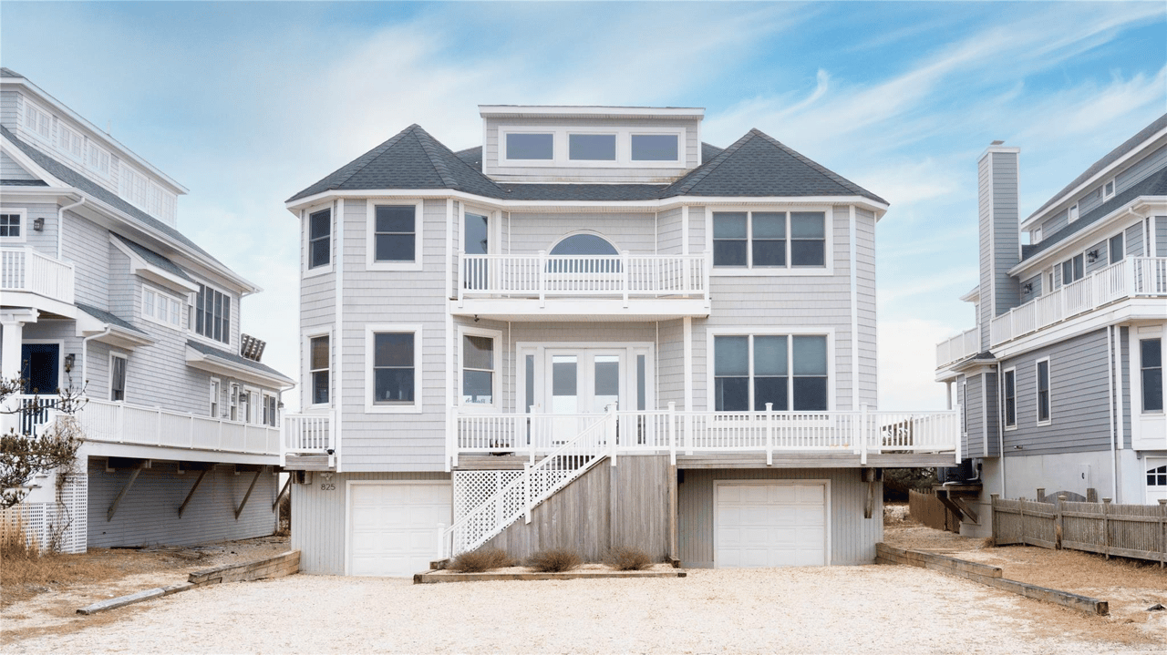 825 Dune Road