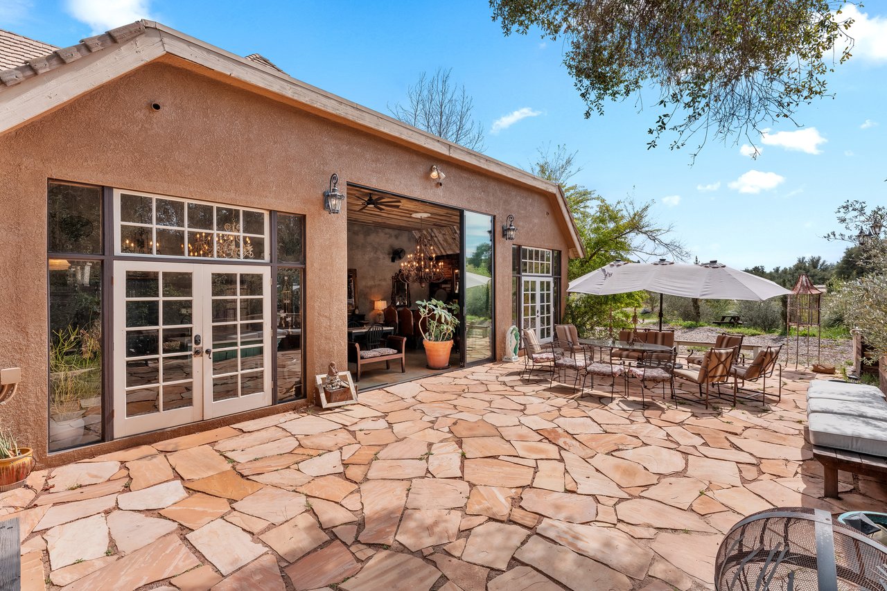 39455 Avenida La Cresta