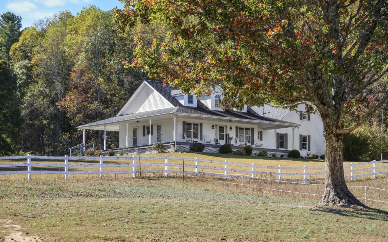 Wallace Luxury Spotlight | 346 Sexton Loop Road Oakdale, TN 37829