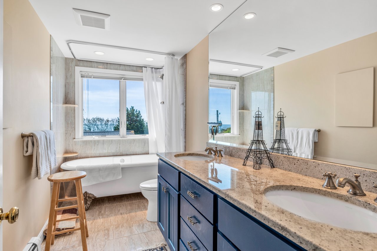 Expansive Water Views in Hyannis Port