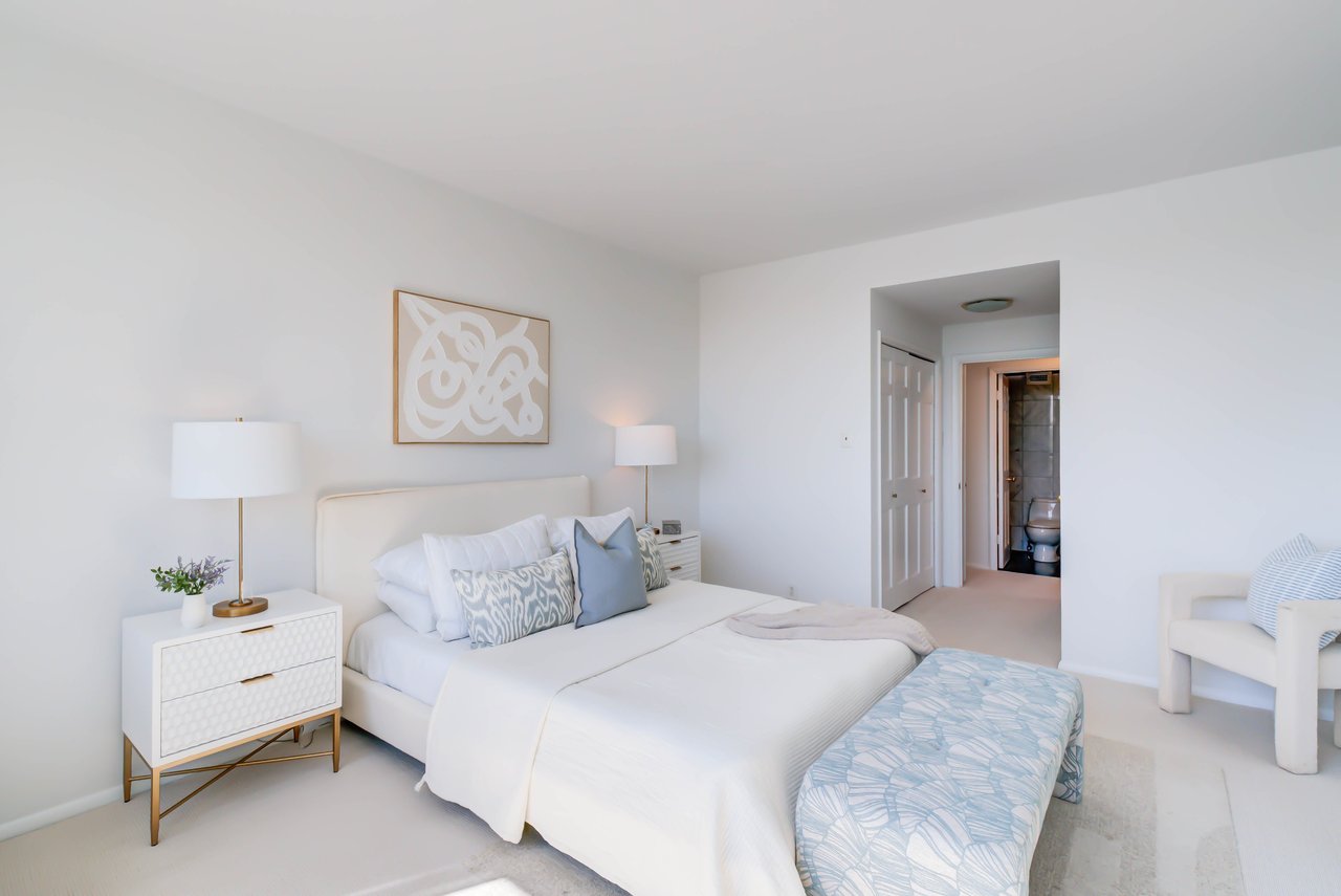 Watergate West Penthouse Seven