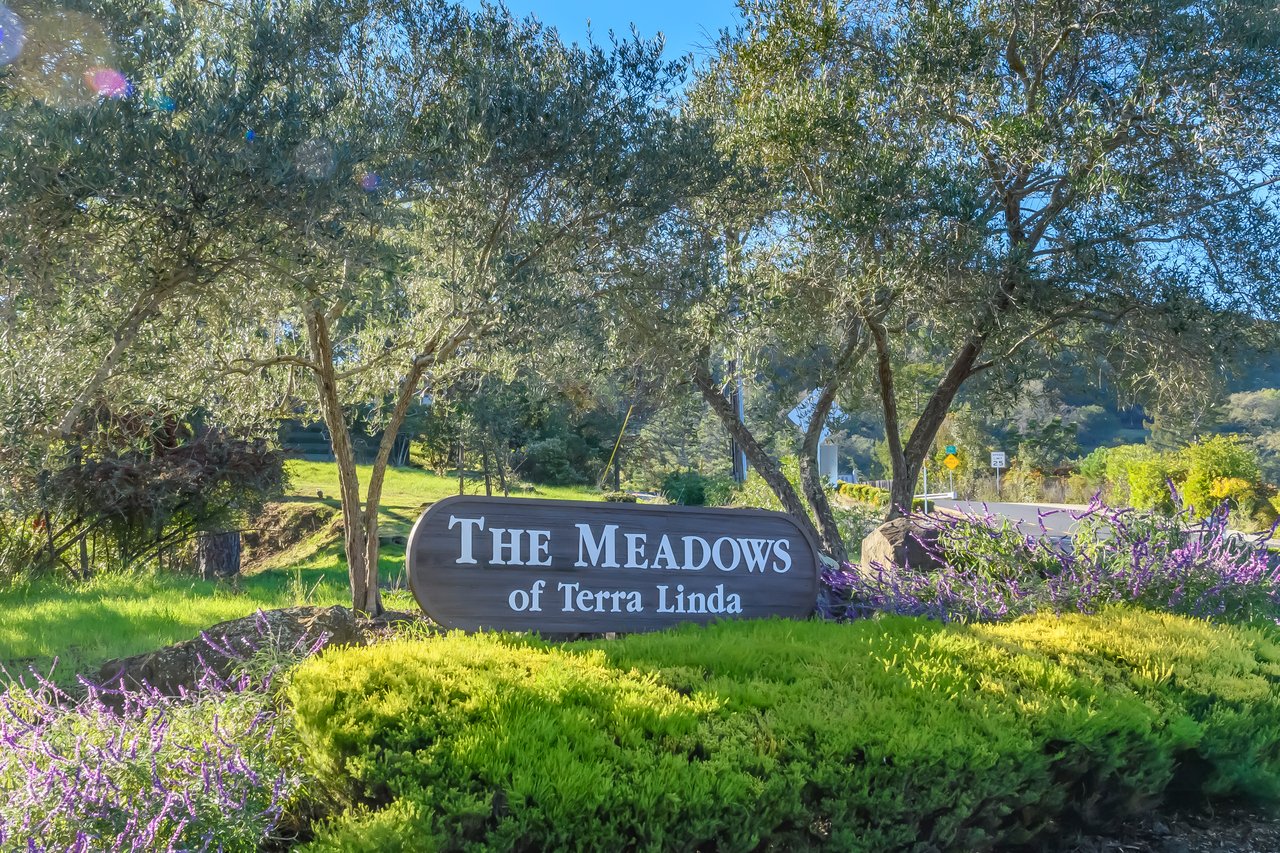 Charming Condo Offering Country Club Appeal