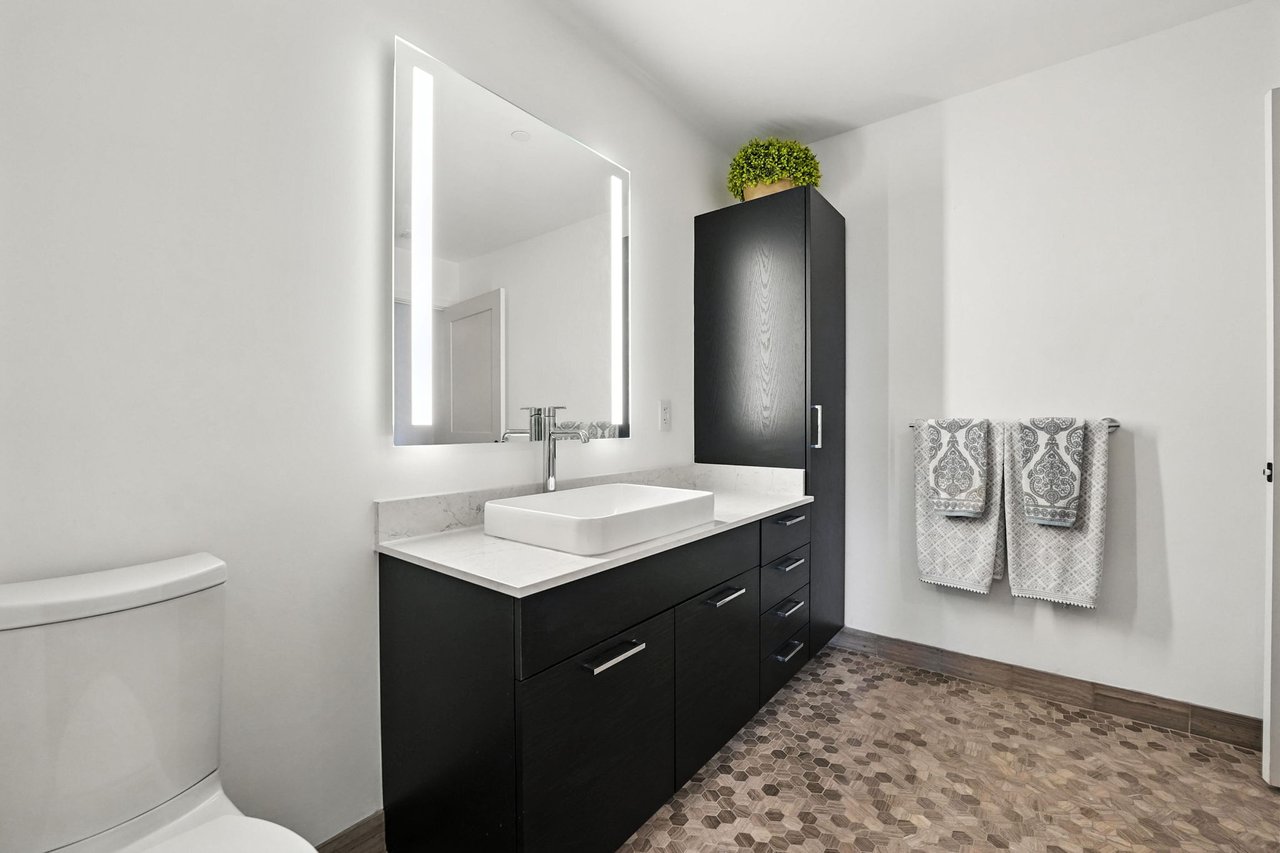 70 N St SE N913
