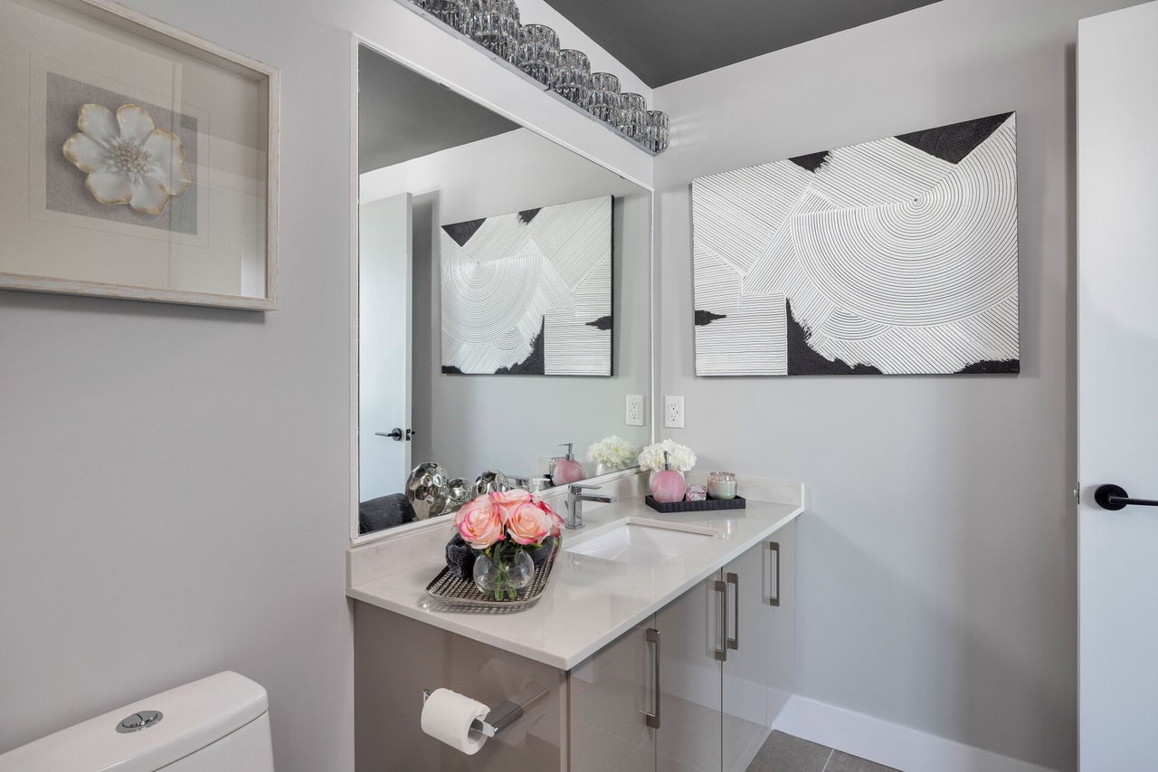 720-2450 Old Bronte Road Unit: 720