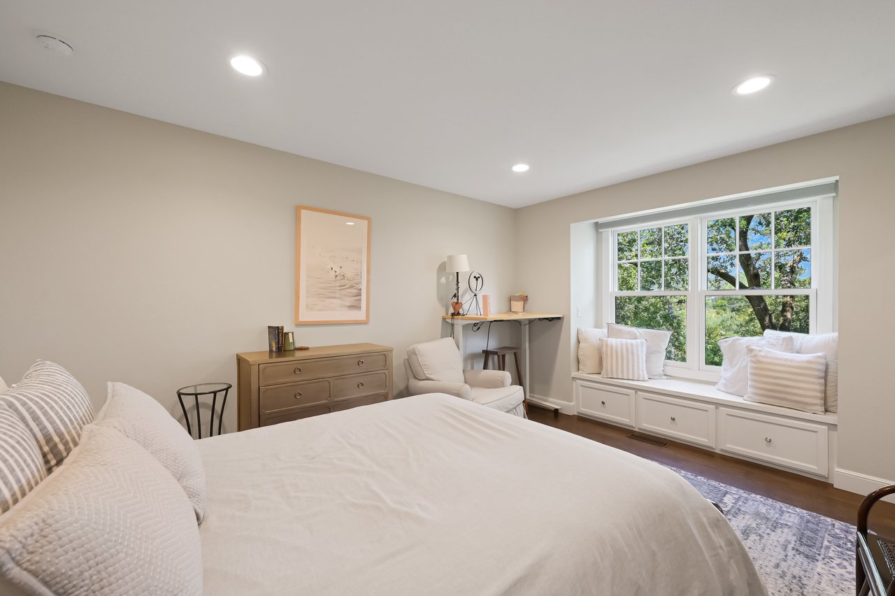17 Hillside Ave