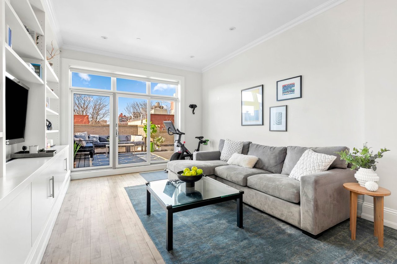 675 Sackett Street, #405