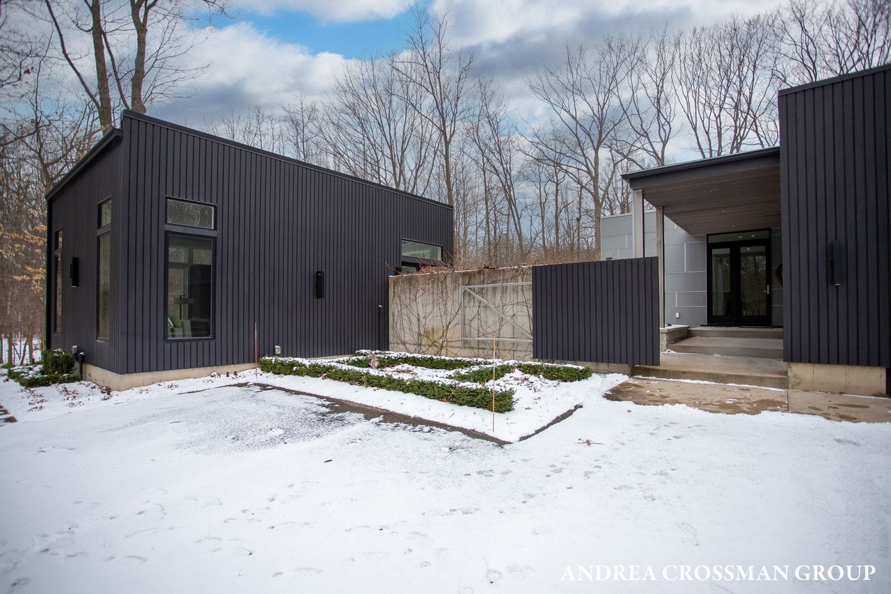 6919 Bendemeer Drive